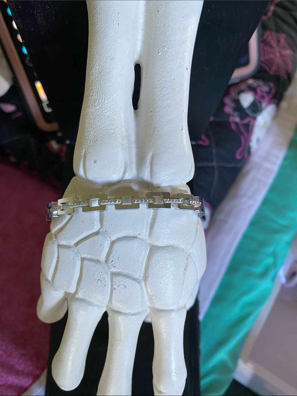 NWOT Silver Linked Bracelet in Silver - Elegant Women's Jewelry 🖤🖤